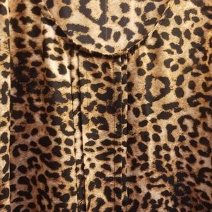 CLOSING FEB 10! Cheetah flowy top NEVER WORN